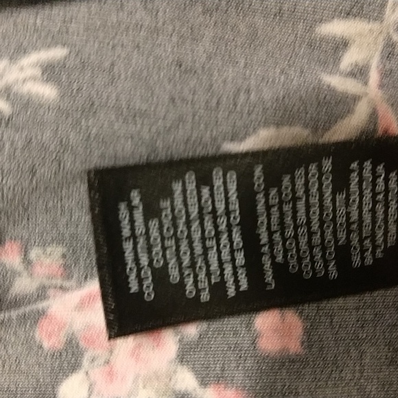 Tiered top in a floral pattern, sheer mesh at top. - Picture 7 of 9